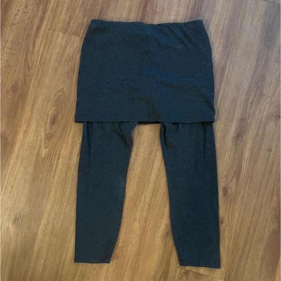 CAbi Skirted M'LEGGINGS - Picture 3 of 7